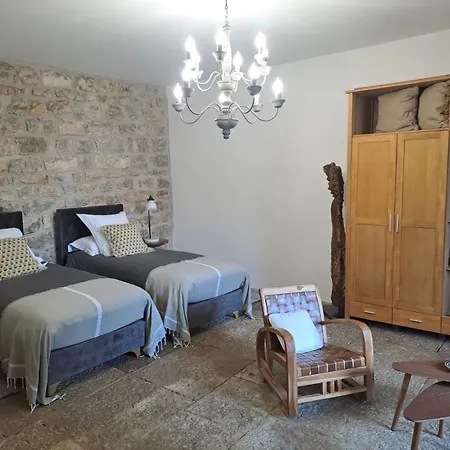 L Antre De Pierres - Chambres D'Hotes Et Gites Berrias-et-Casteljau Exterior photo