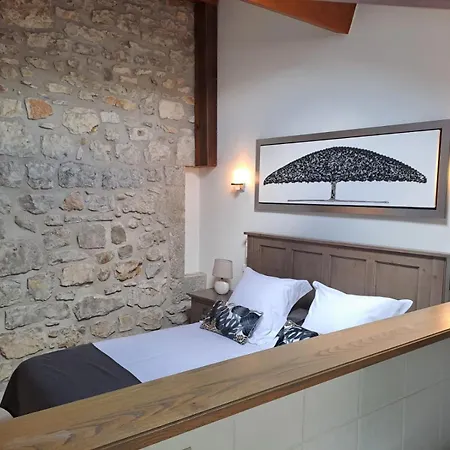 L Antre De Pierres - Chambres D'Hotes Et Gites Berrias-et-Casteljau Exterior photo