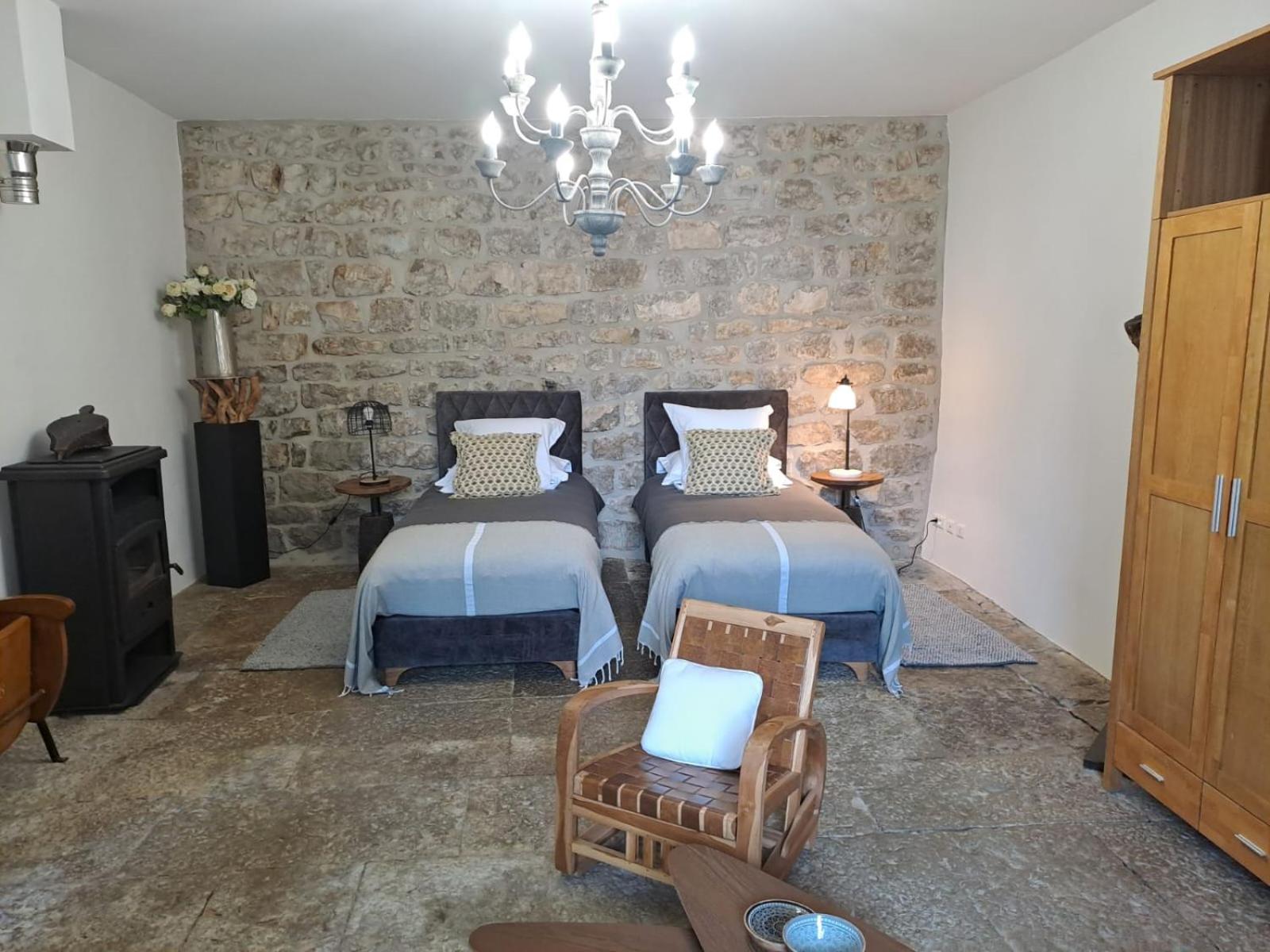 L Antre De Pierres - D'hotes Et Holiday home Berrias-et-Casteljau