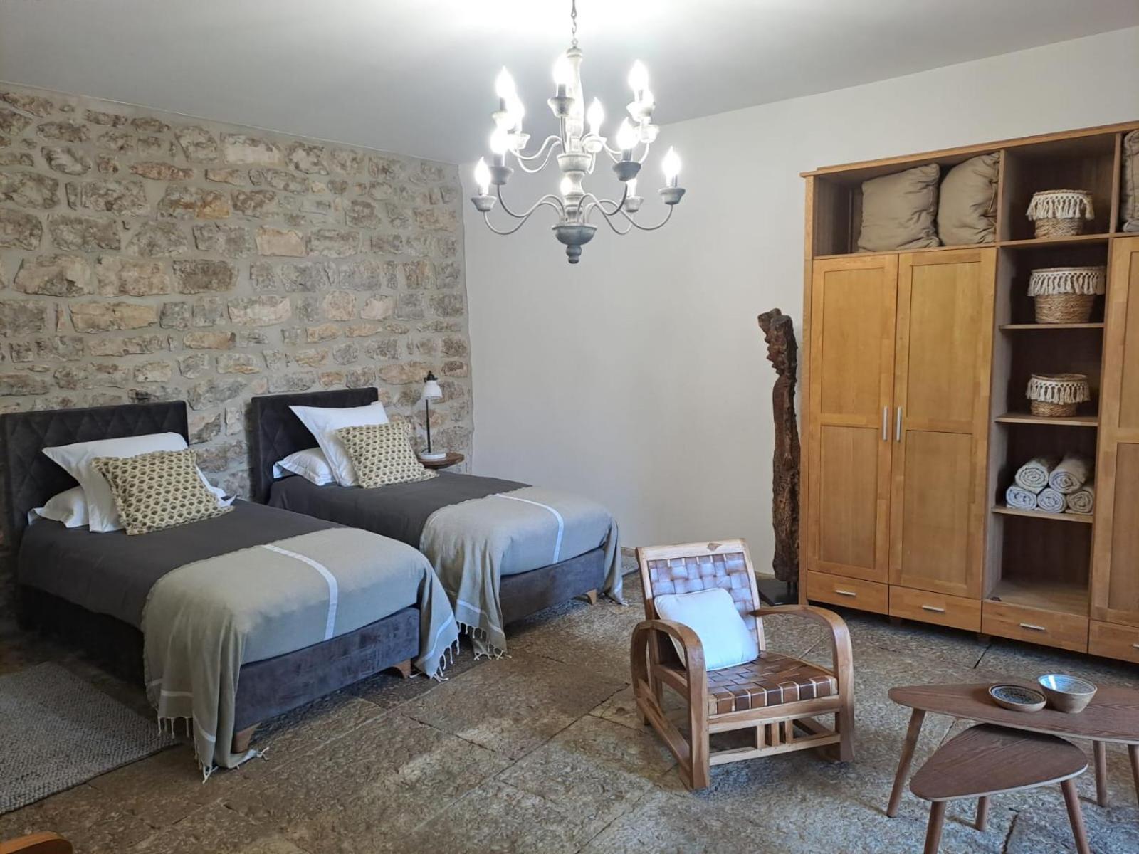 L Antre De Pierres - D'hotes Et Berrias-et-Casteljau
