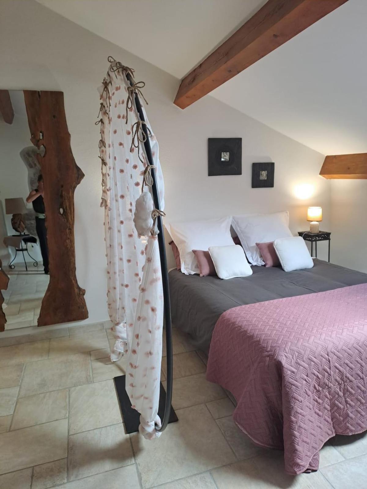 L Antre De Pierres - D'hotes Et * Berrias-et-Casteljau