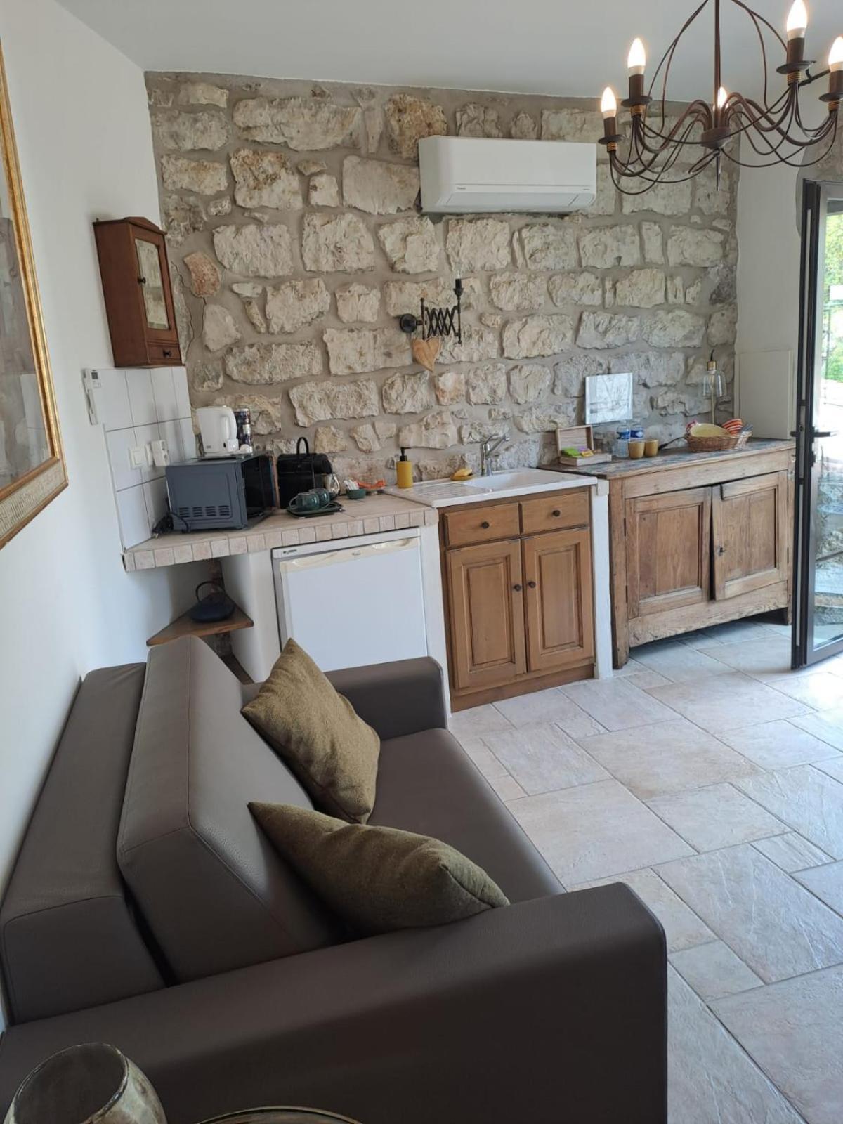 Holiday home L Antre De Pierres - D'hotes Et Berrias-et-Casteljau