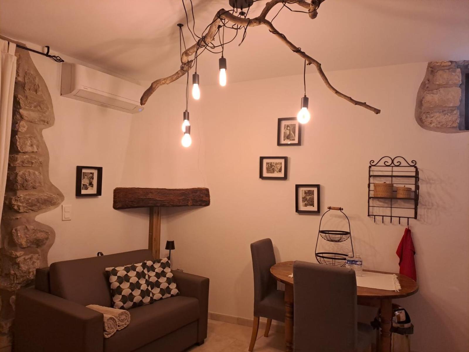 Holiday home L Antre De Pierres - D'hotes Et Berrias-et-Casteljau