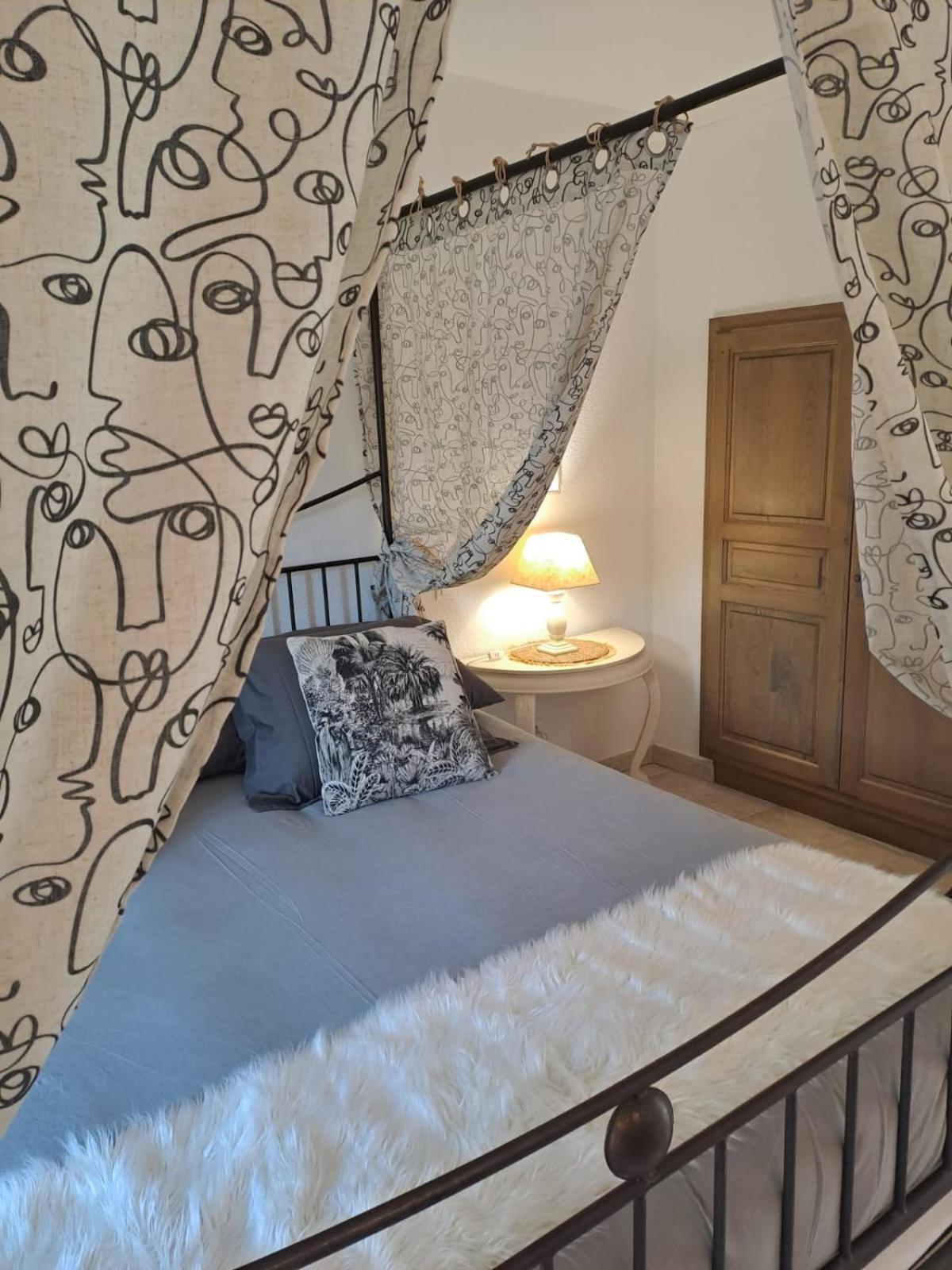 L Antre De Pierres - D'hotes Et Holiday home Berrias-et-Casteljau