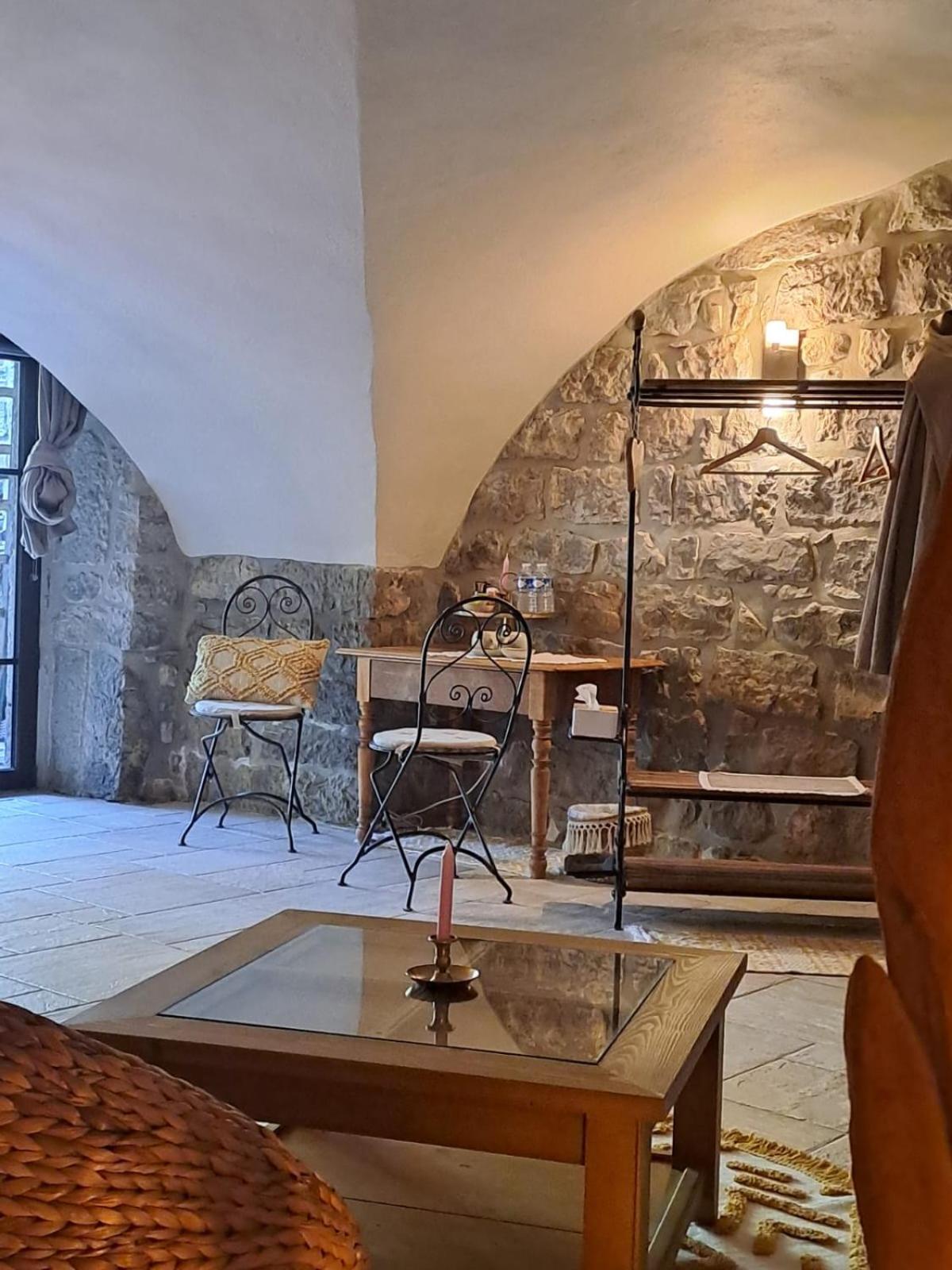 Holiday home L Antre De Pierres - D'hotes Et *