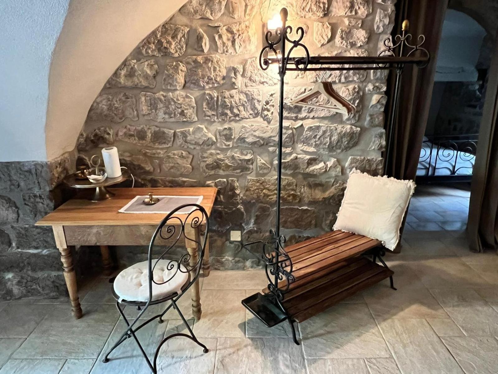 L Antre De Pierres - D'hotes Et Berrias-et-Casteljau